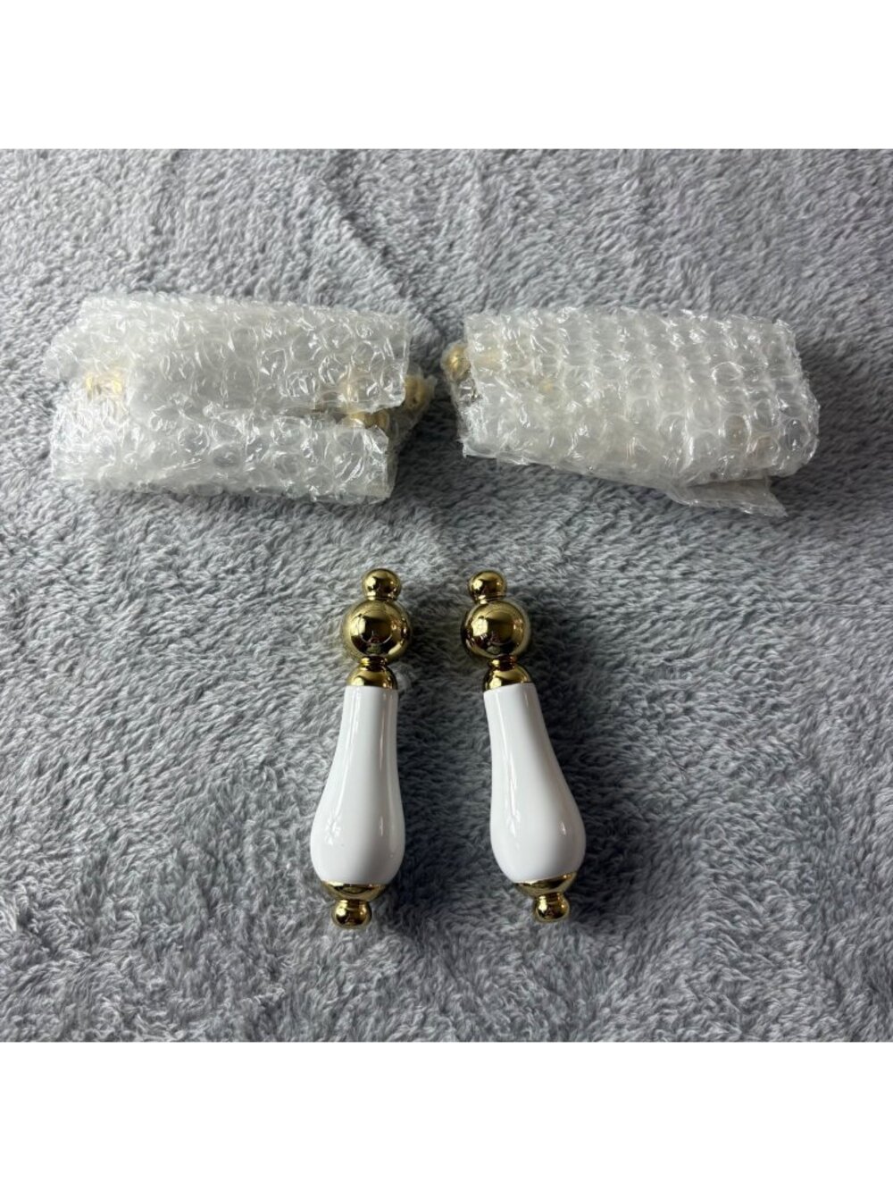 Kingston Brass Porcelain Lever Handle Polished Brass Lot of 4 New open box